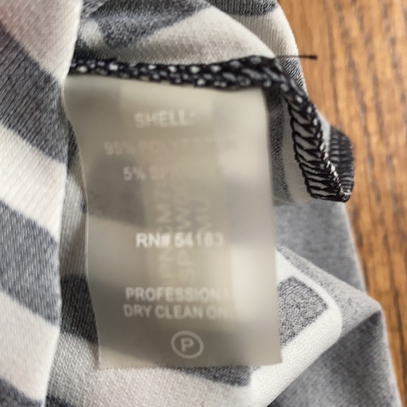 Calvin Klein Top Size Small Petite NWT - Picture 5 of 5